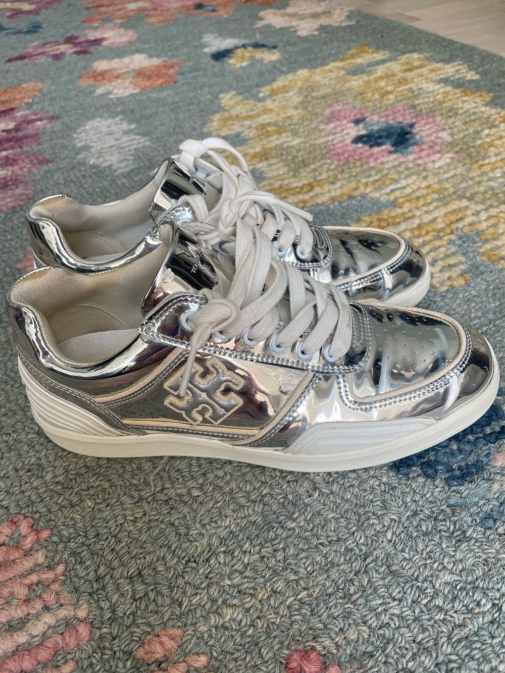 Tory Burch Clover Court Silver Sneakers Women 7.5 - Picture 4 of 13